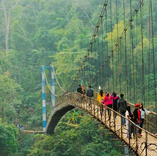 Explore dream destinations with Aalam Tours affordable travel plan